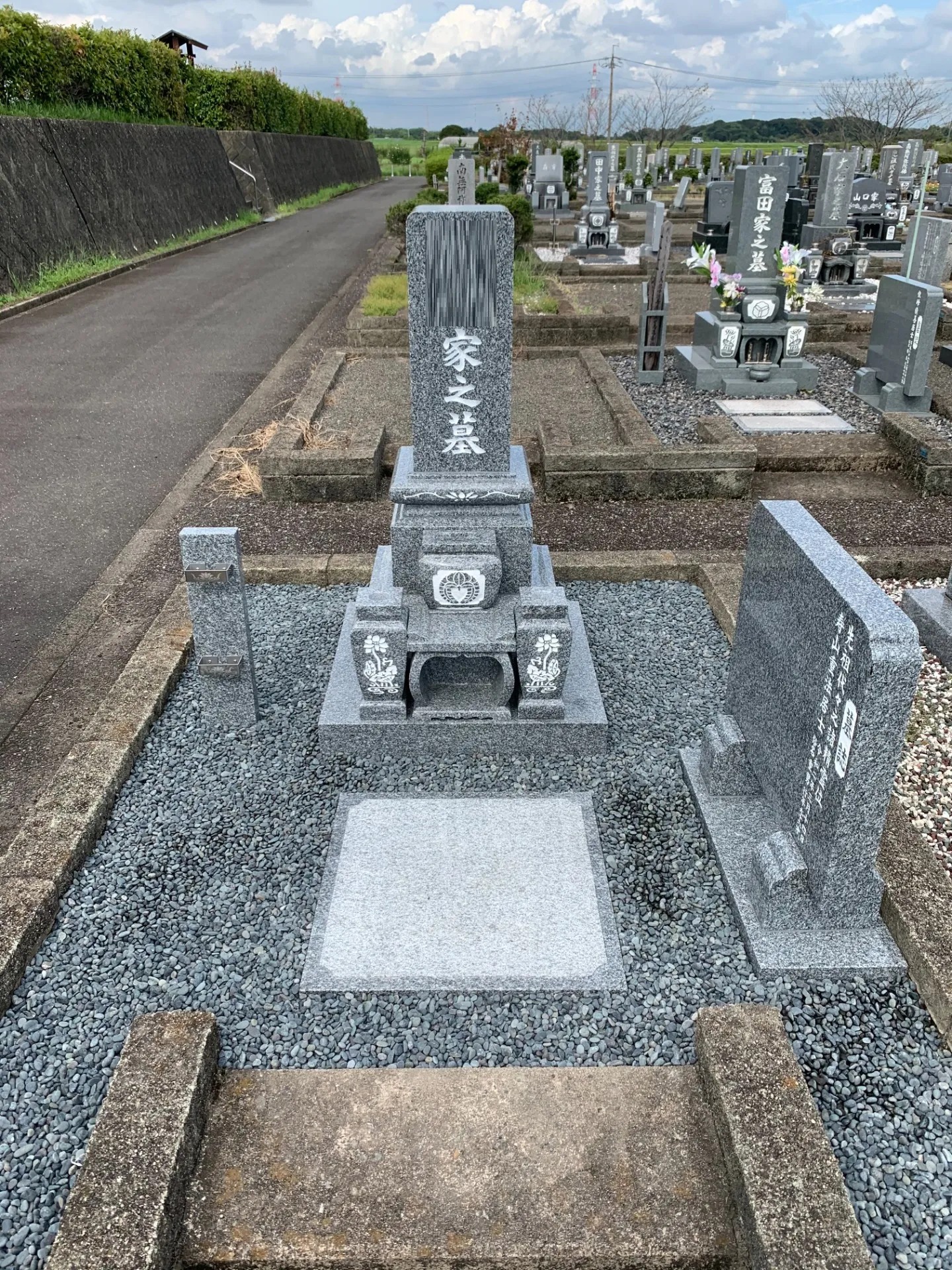 知多墓園 和型墓石 天山石特級